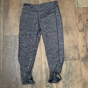 Leggings with cross pattern at ankles